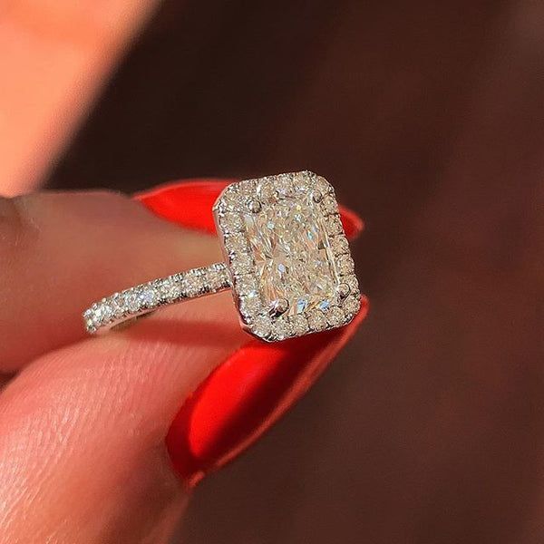 Ring Luxury Solitaire Square Stone Prong