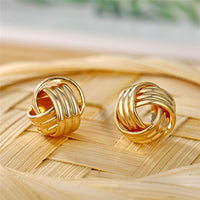 Round earrings in gold and silver