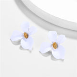 Round earrings in gold and silver