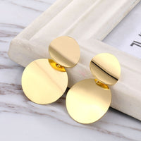 Round earrings in gold and silver