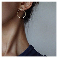 Round earrings in gold and silver